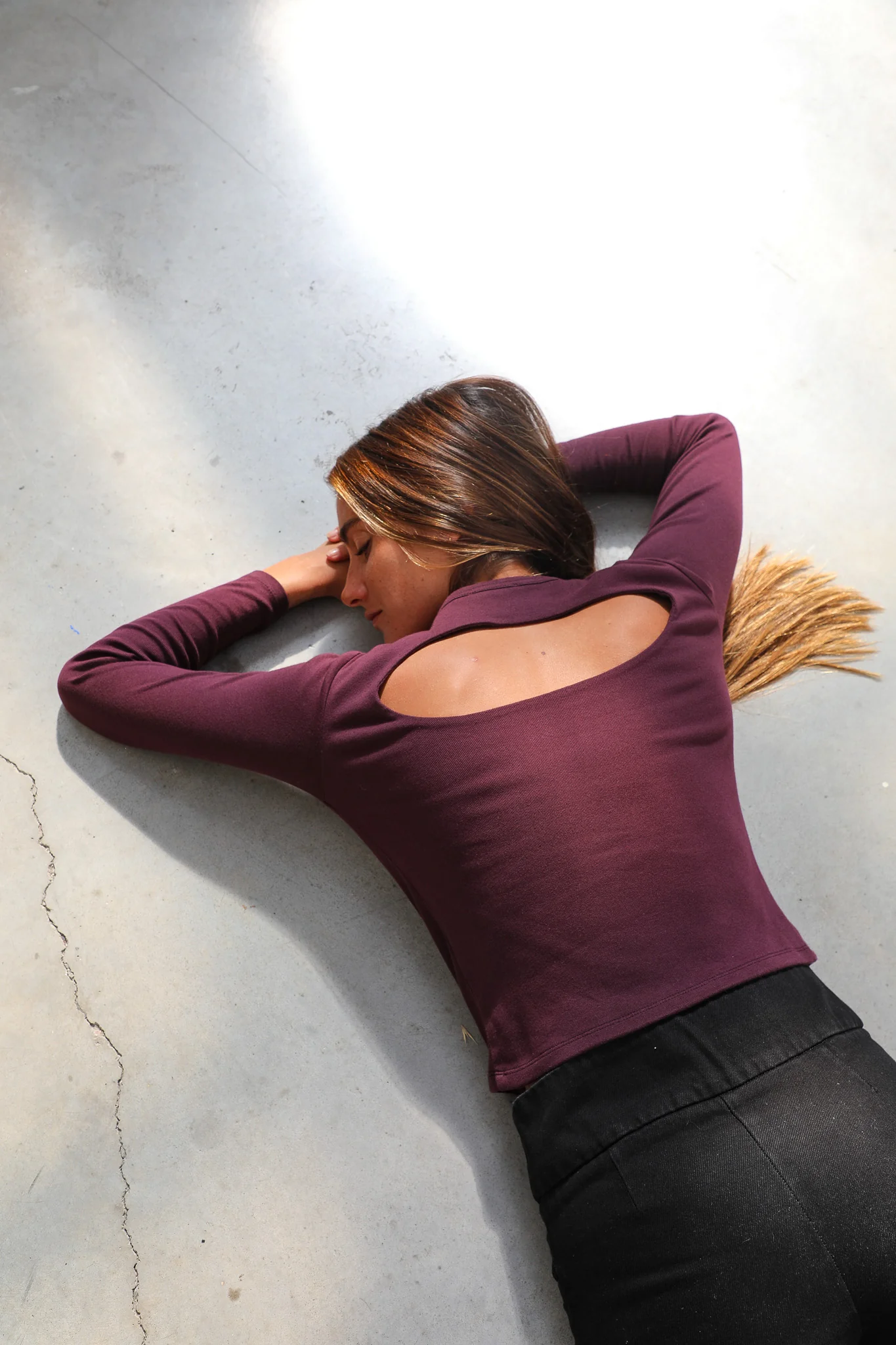 Back Hole Long T-Shirt Burgundy - Image 4