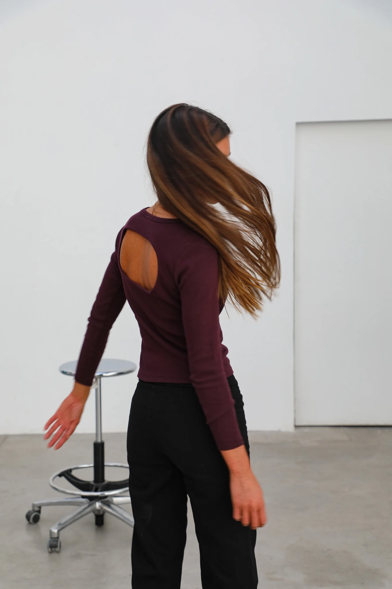 Back Hole Long T-Shirt Burgundy - Image 5