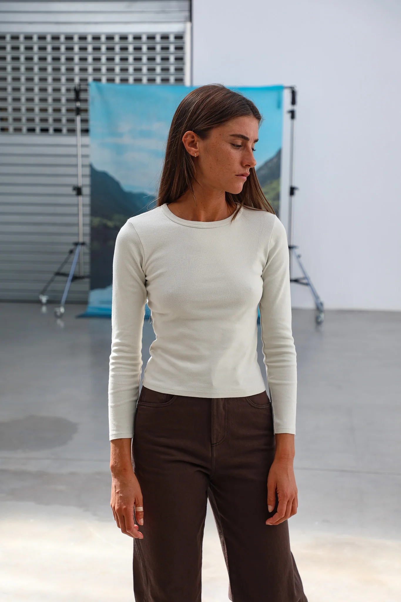 Back Hole Long T-Shirt White - Image 3