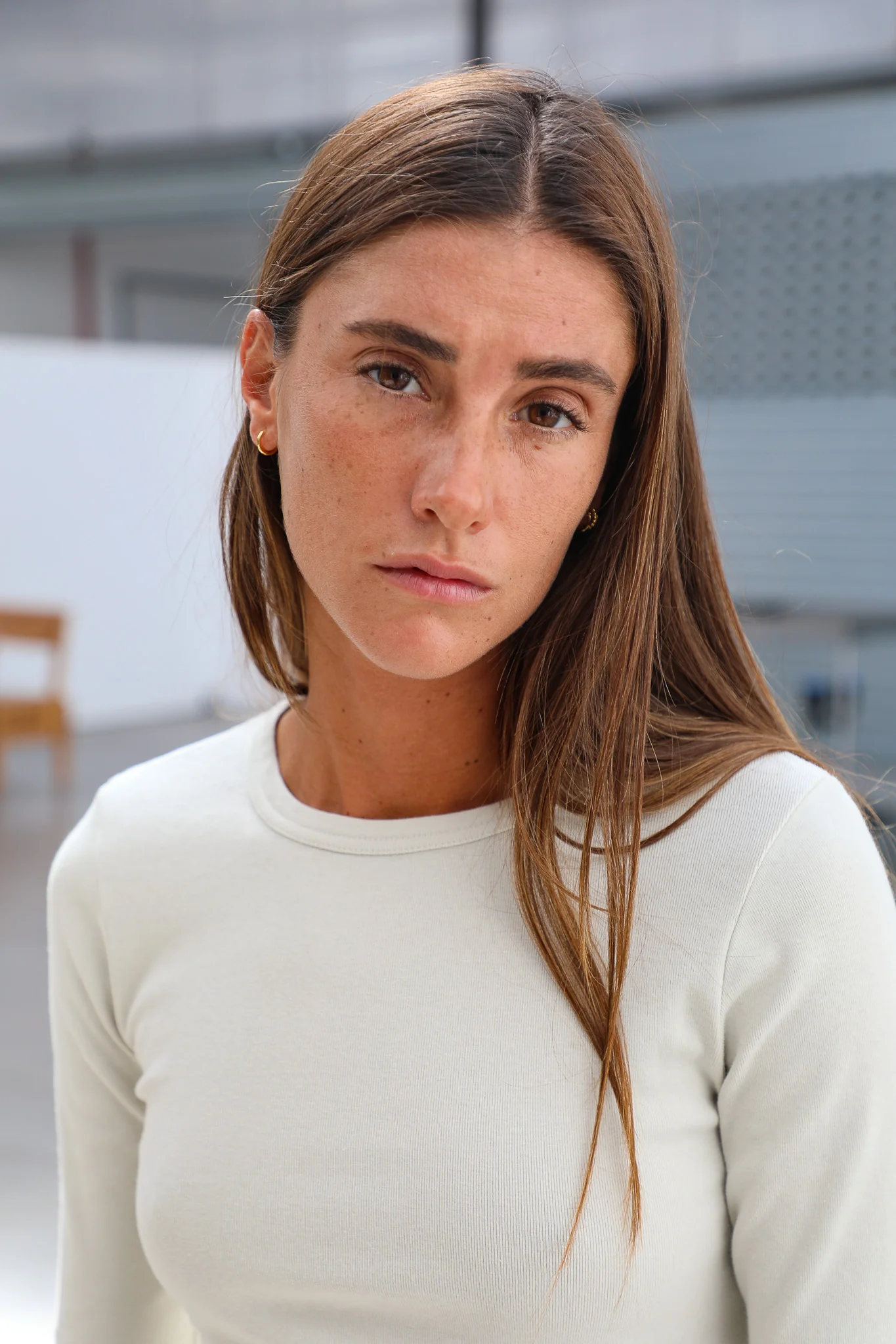 Back Hole Long T-Shirt White - Image 4