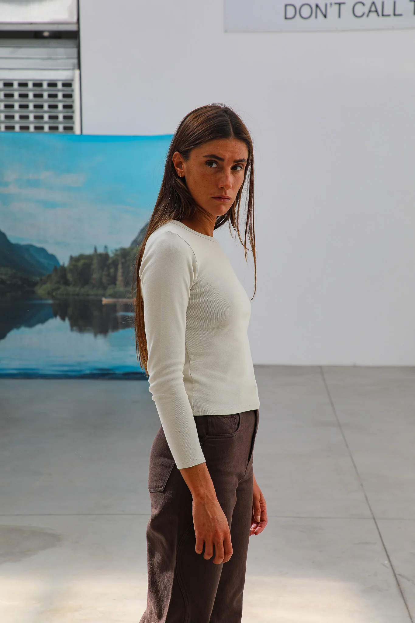 Back Hole Long T-Shirt White - Image 7