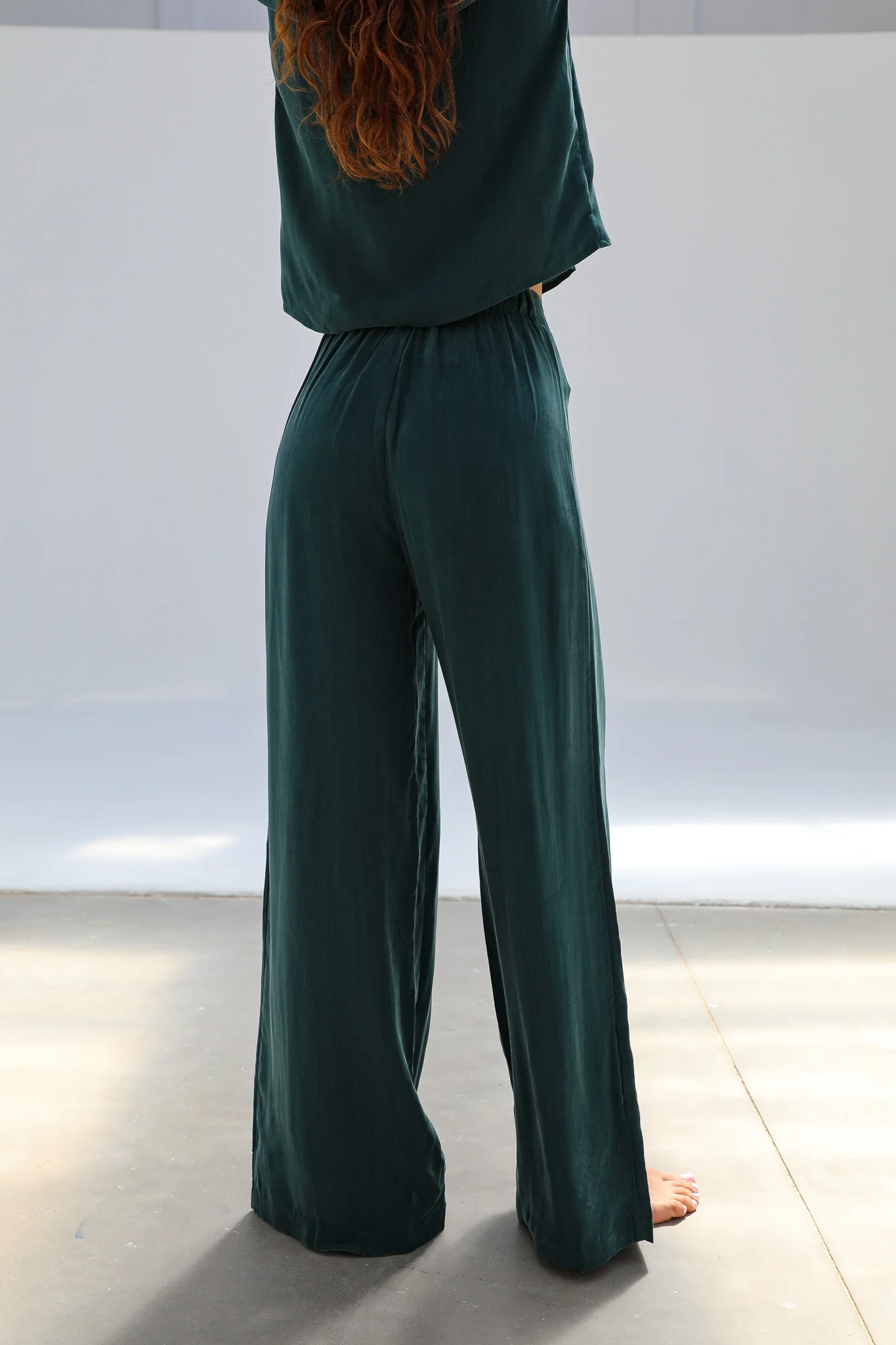 Flow Cupro Silk Pants Green - Image 3