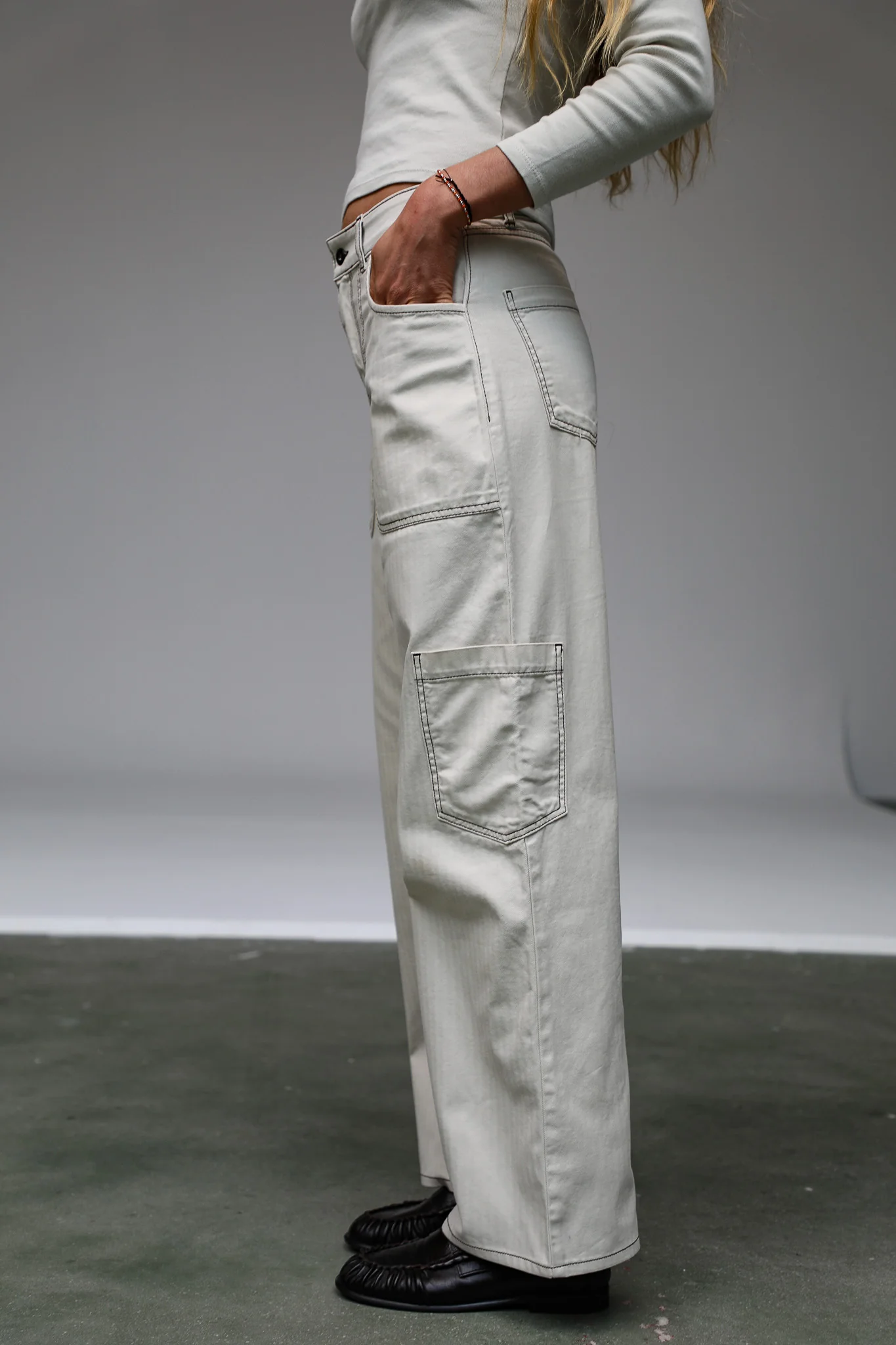 Seams Pocket Pants Beige - Image 4