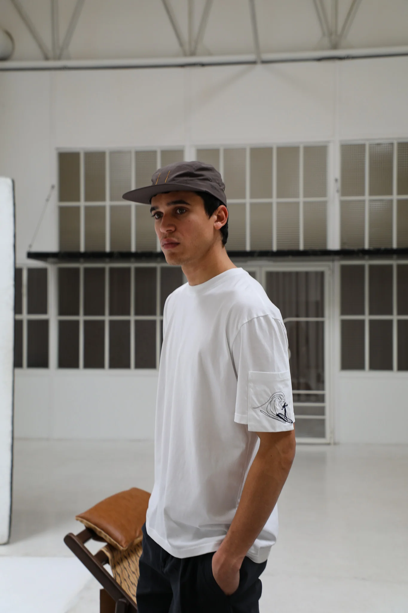 Trendy Pocket T-Shirt Detail White - Image 4