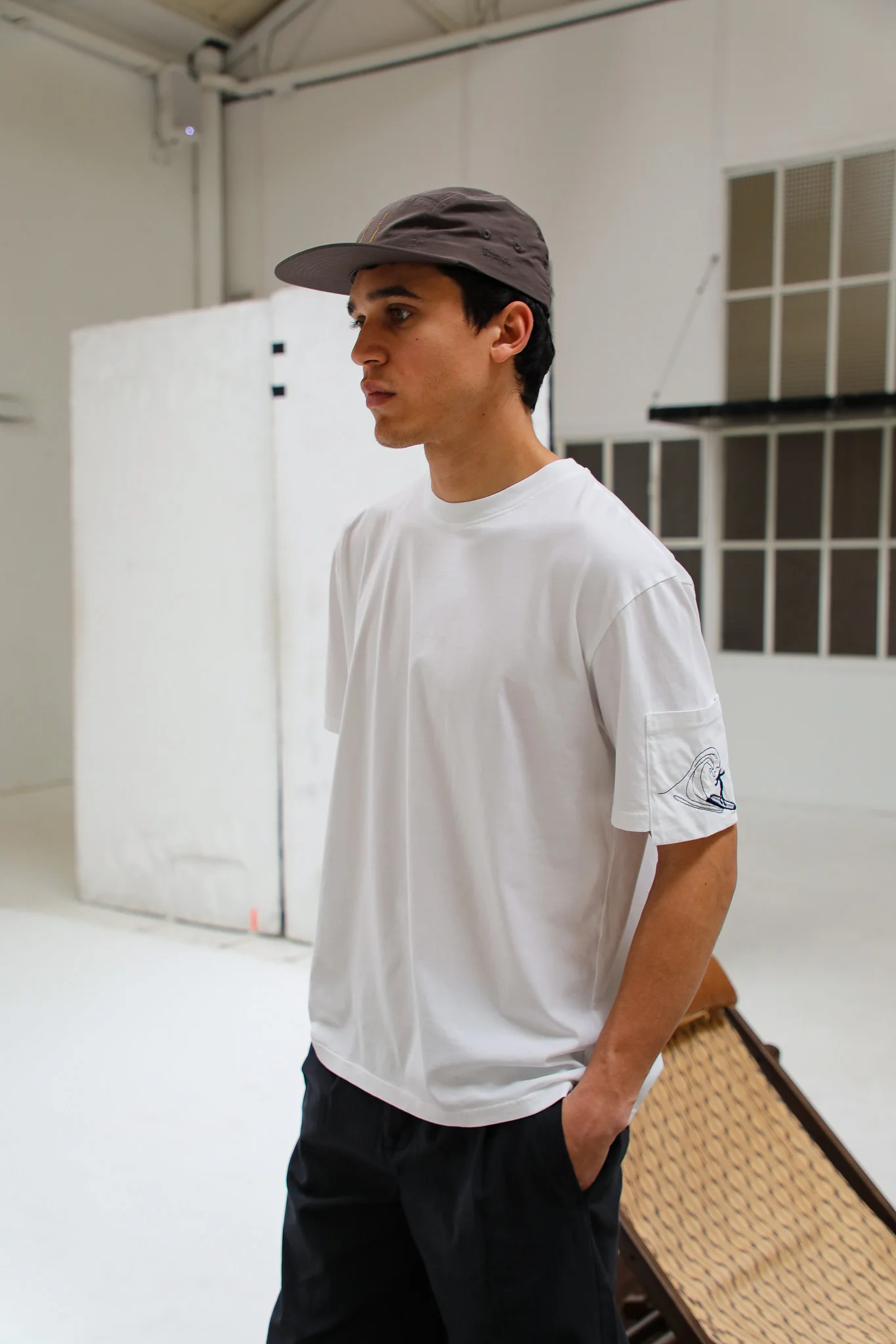 Trendy Pocket T-Shirt Detail White - Image 7